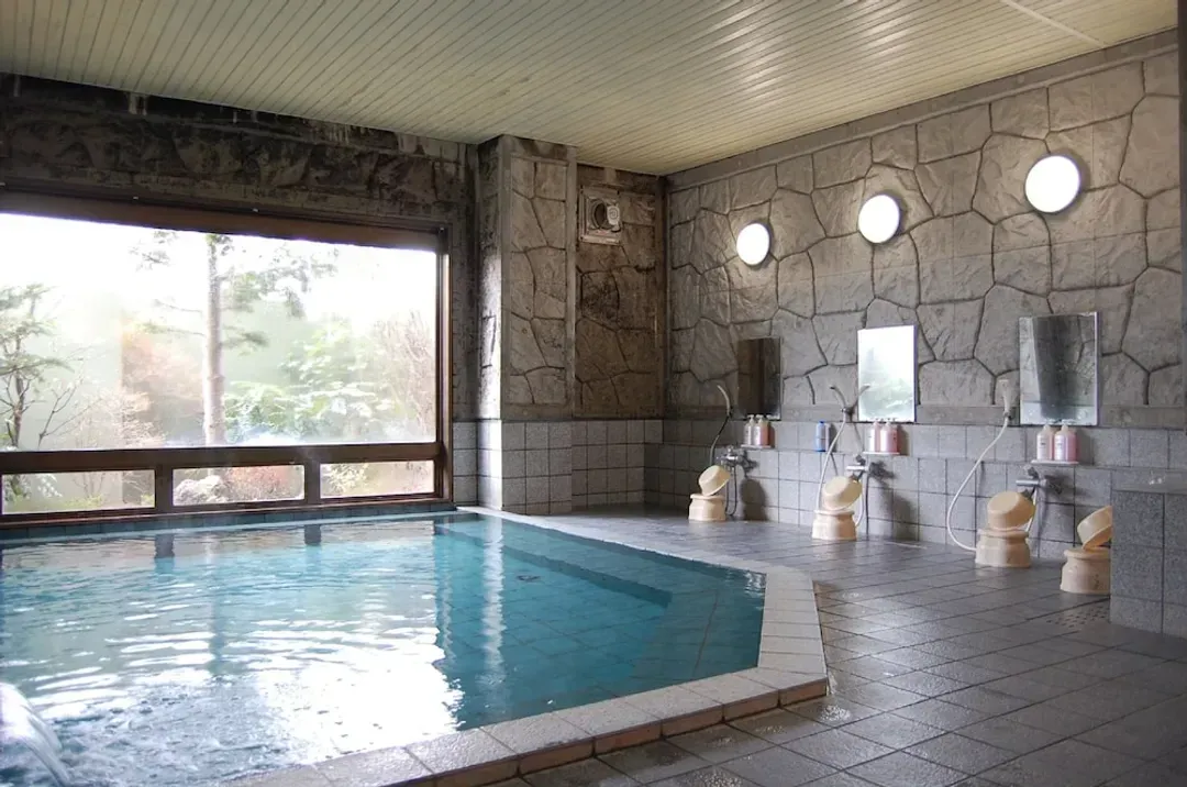 Indoor spa tub