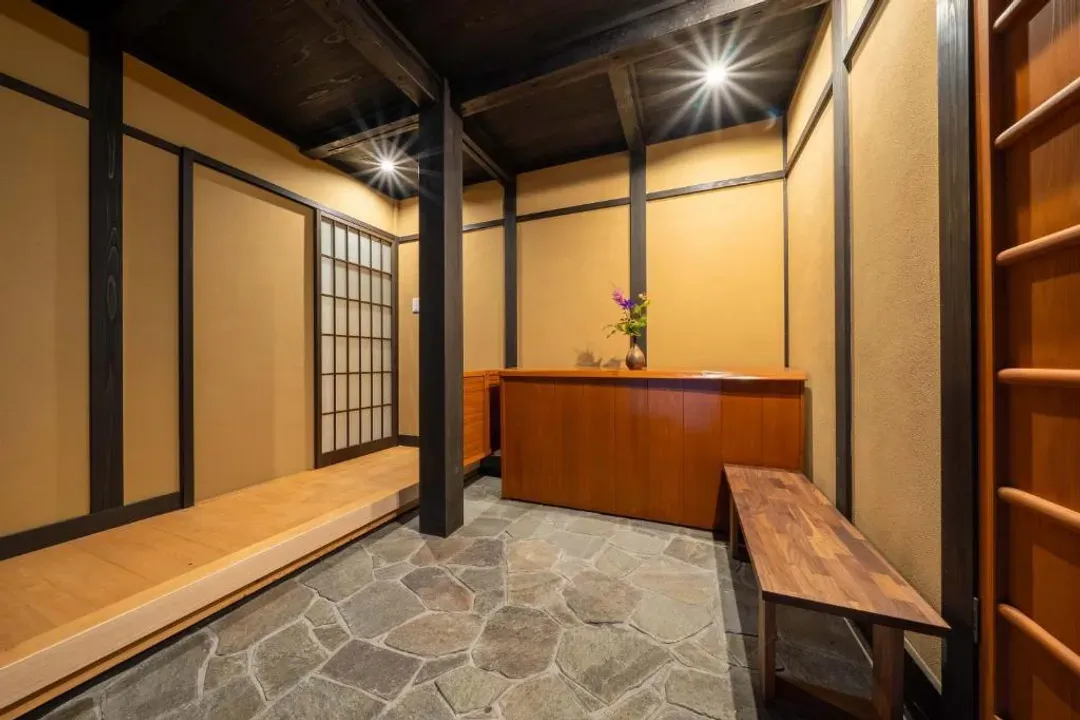 RESI STAY PALACE GATE-5