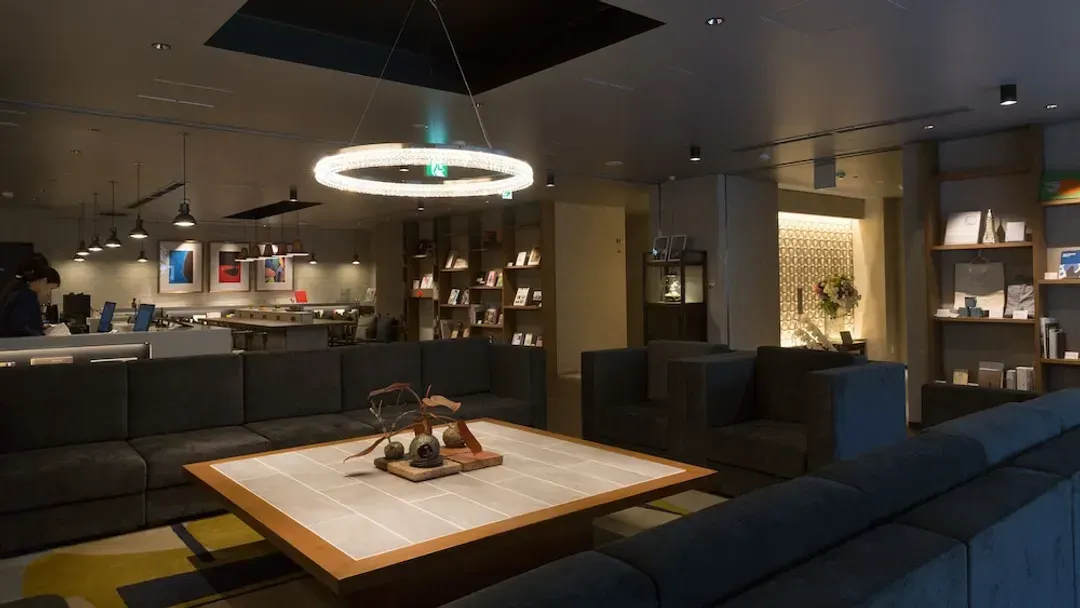 Lobby lounge