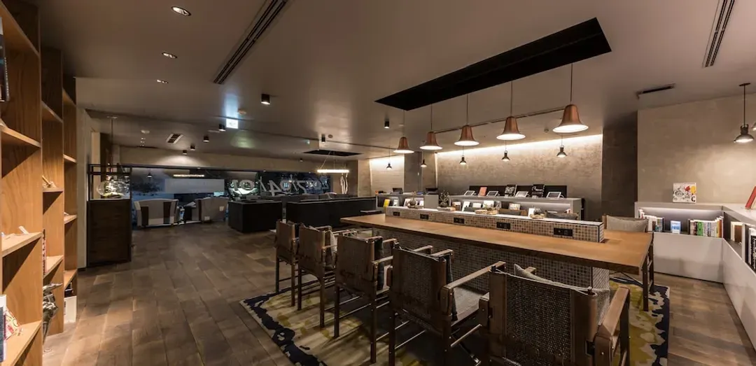 Lobby lounge