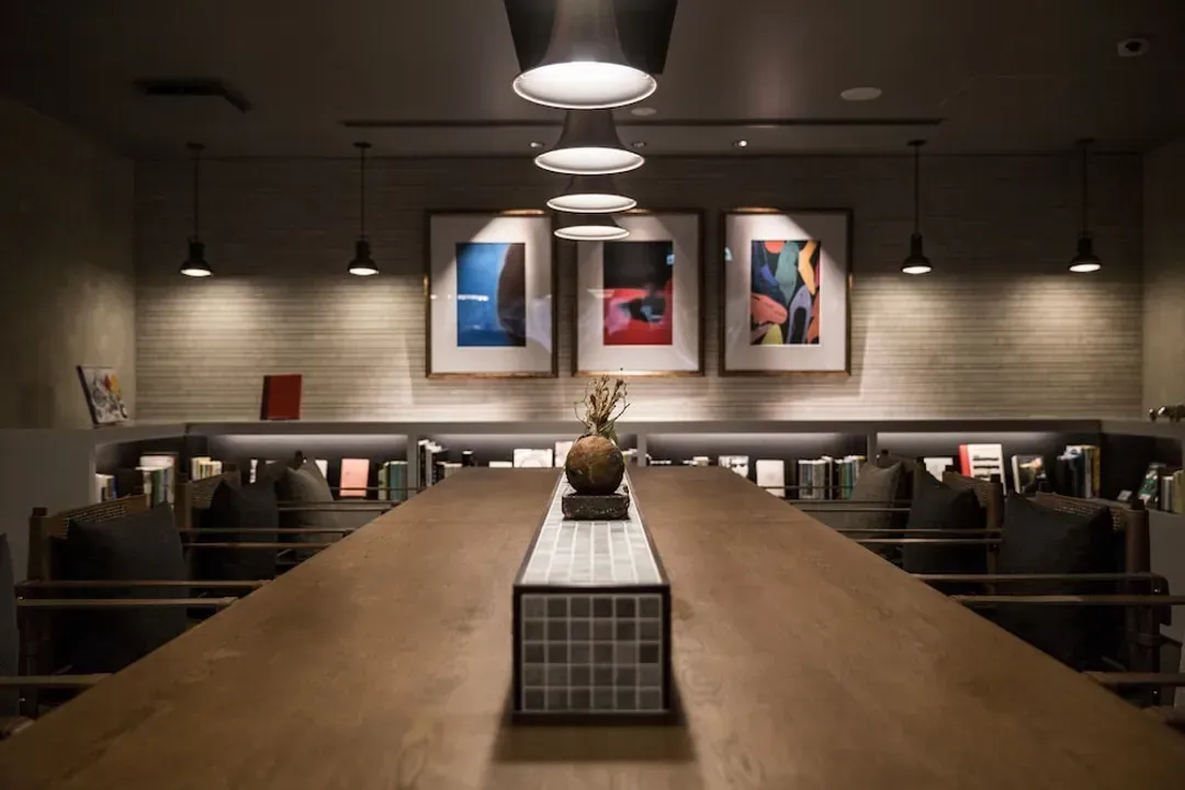 Lobby lounge