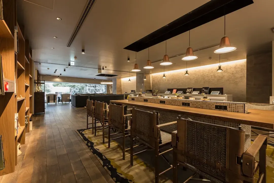 Lobby lounge