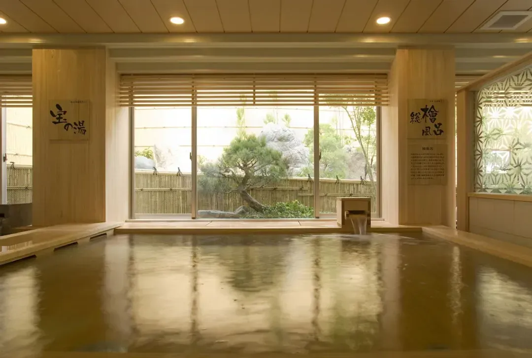 Indoor spa tub