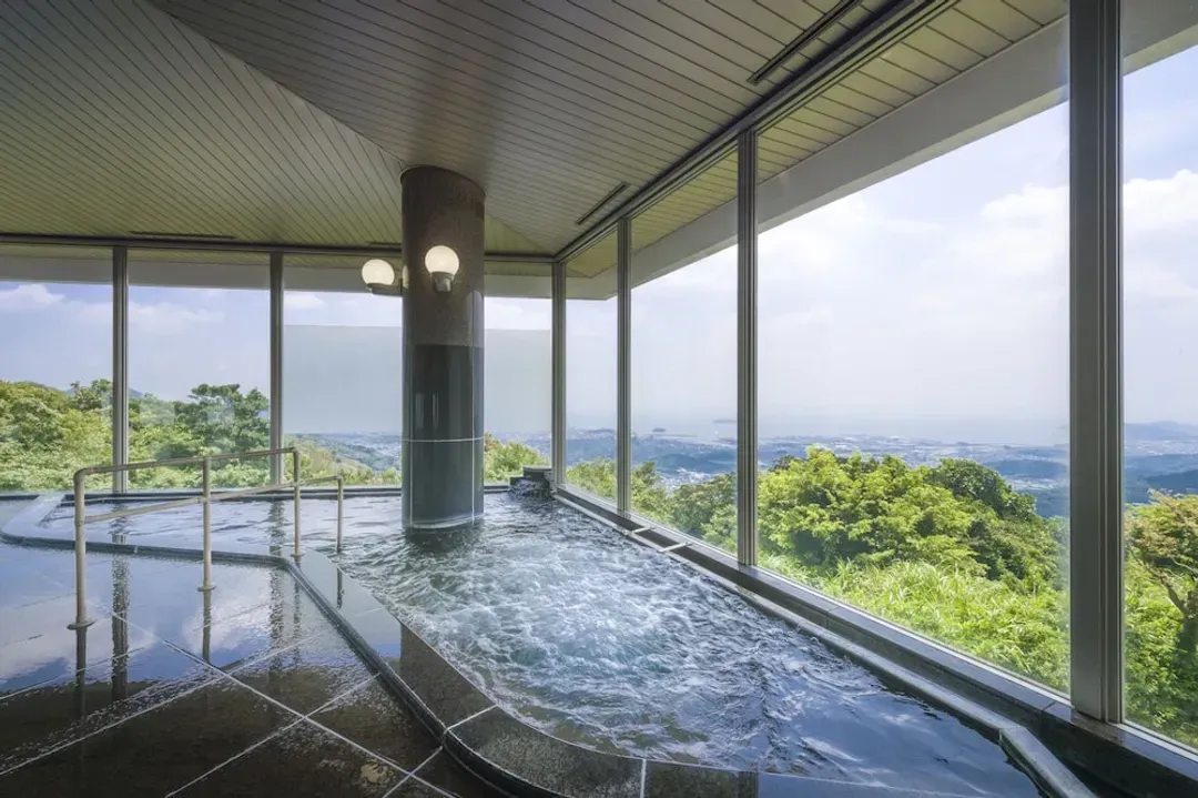 Indoor spa tub