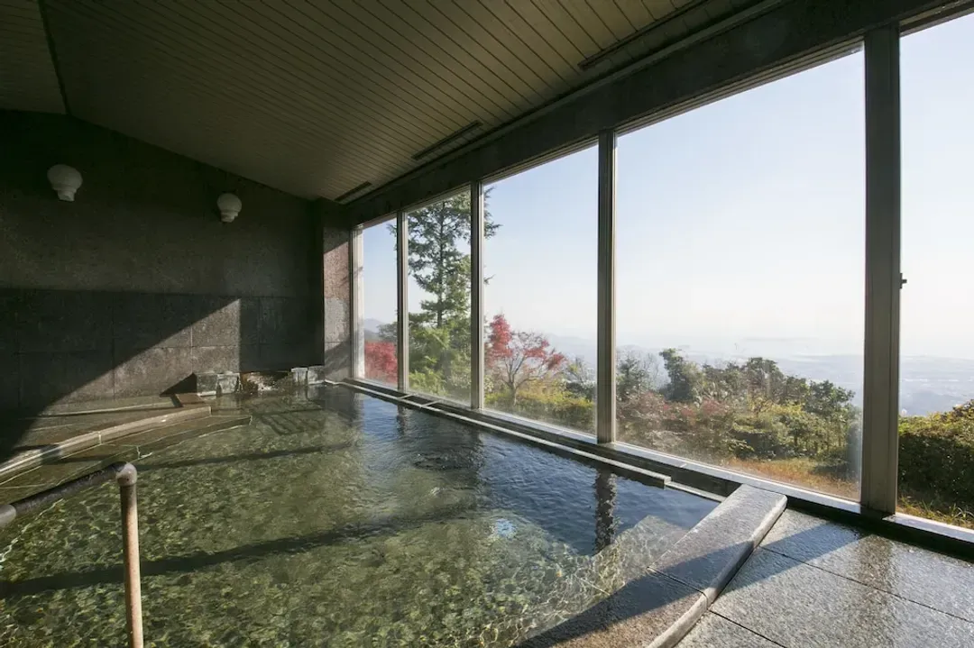 Indoor spa tub