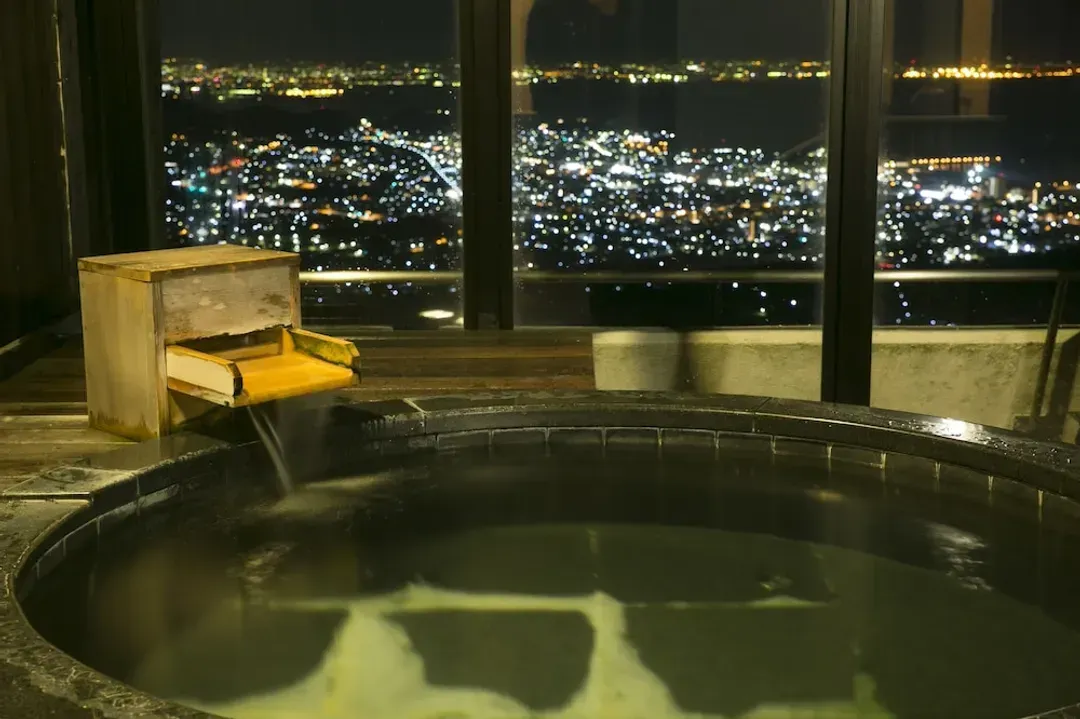 Indoor spa tub