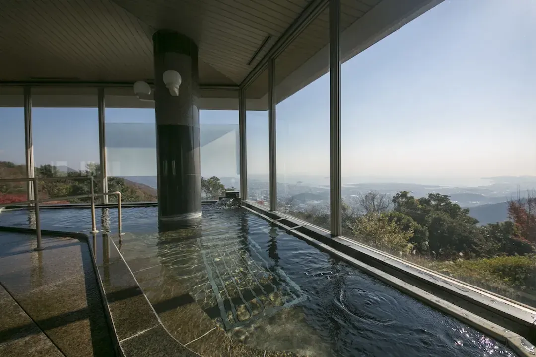 Indoor spa tub