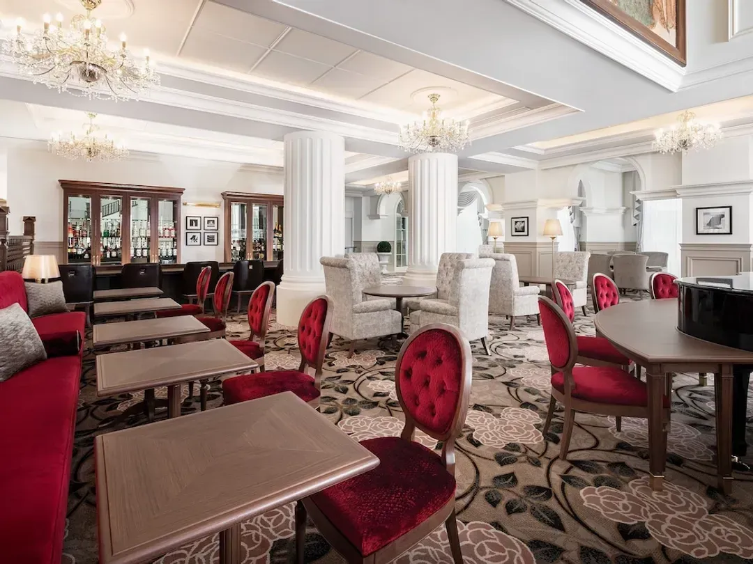 Lobby lounge