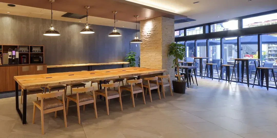 Lobby lounge