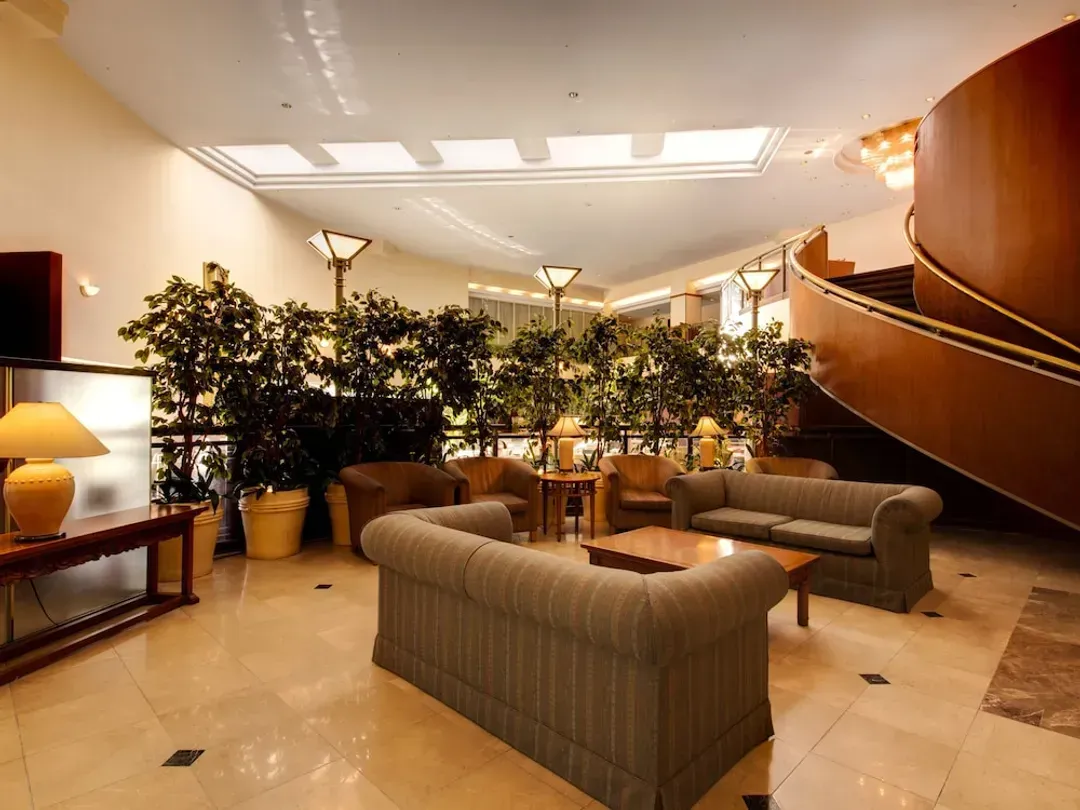 Lobby lounge