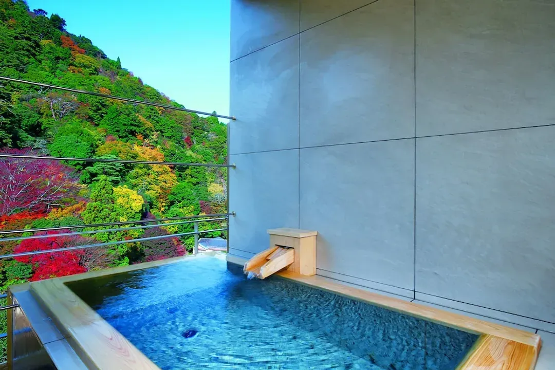 Deep soaking bathtub