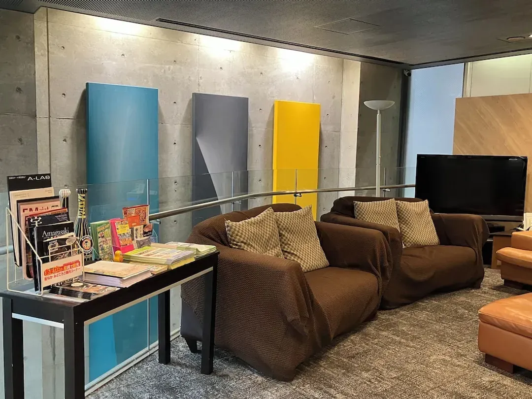 Lobby lounge