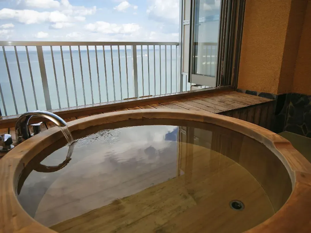 Deep soaking bathtub