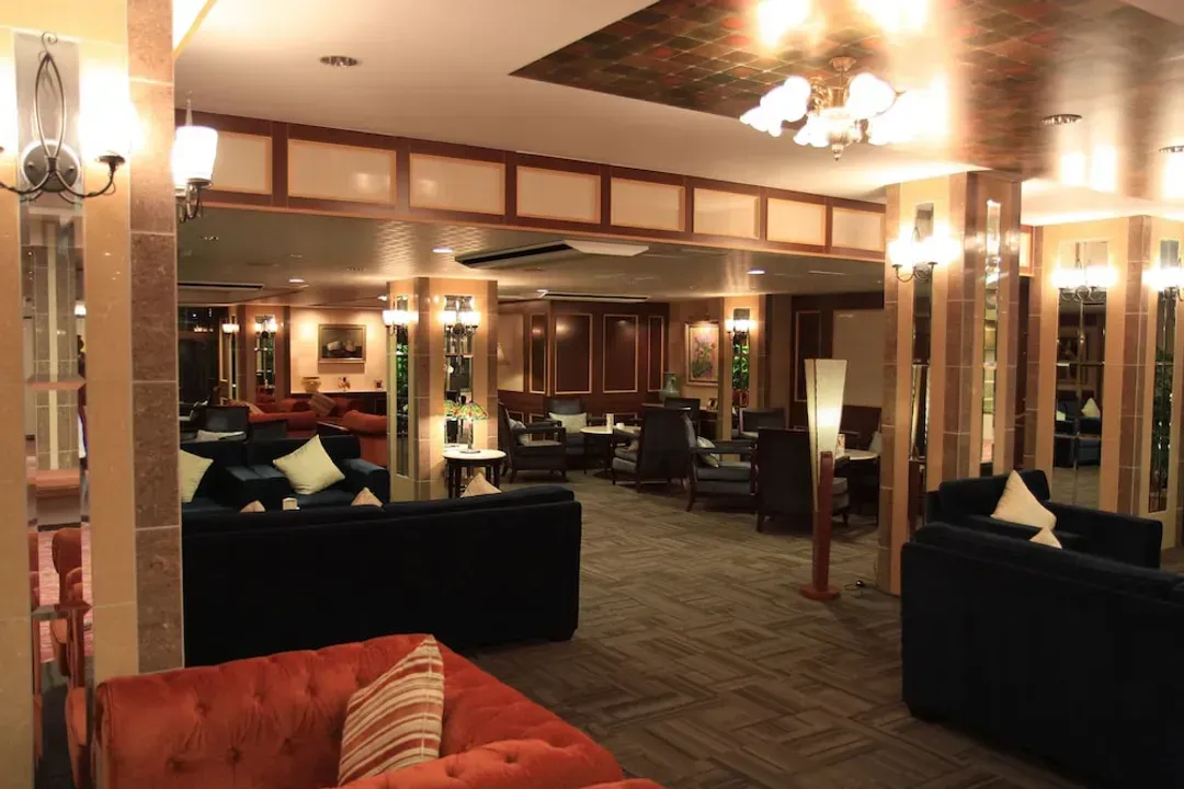 Lobby lounge
