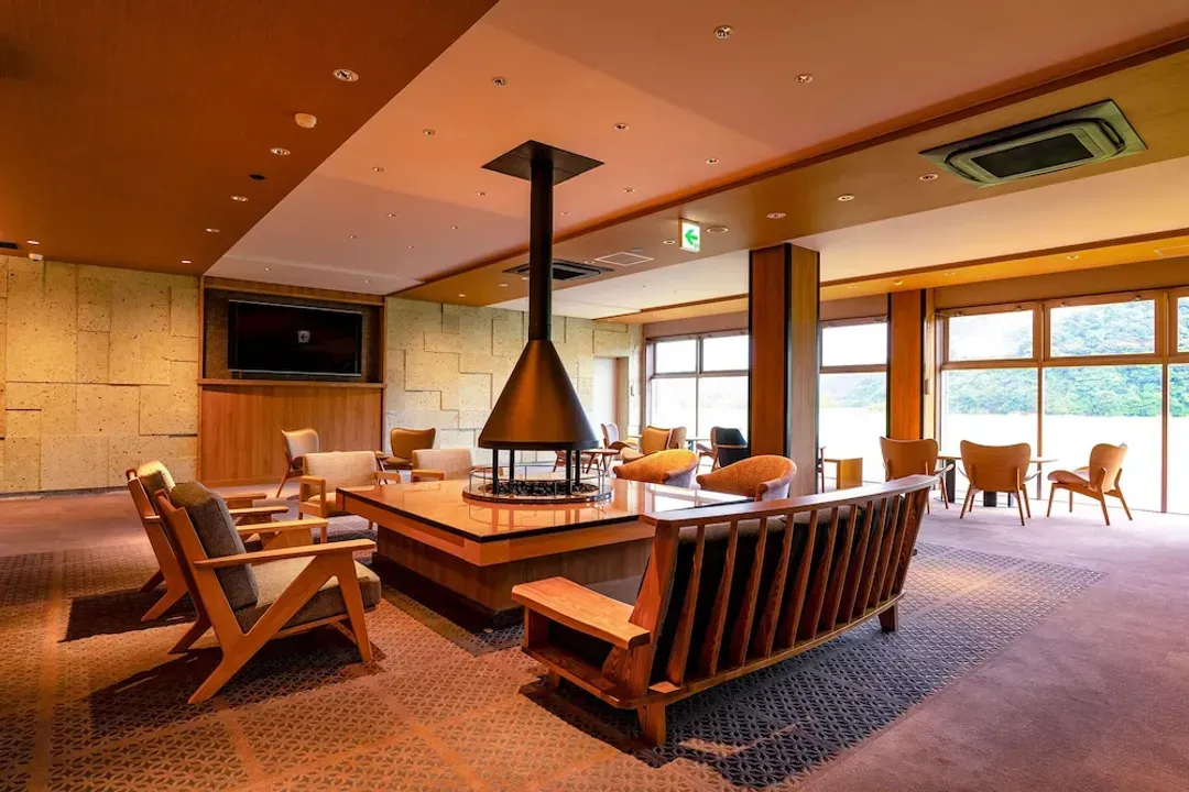 Lobby lounge