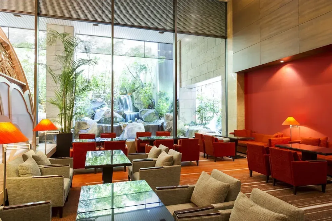 Lobby lounge