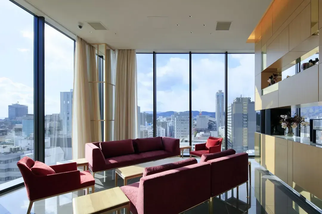 Lobby lounge