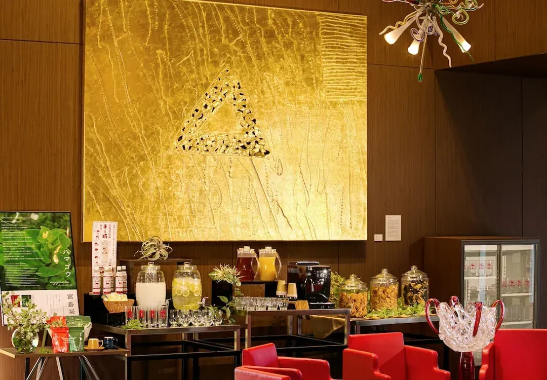 Lobby lounge