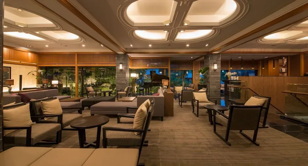 Lobby lounge