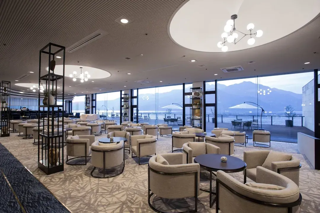 Lobby lounge