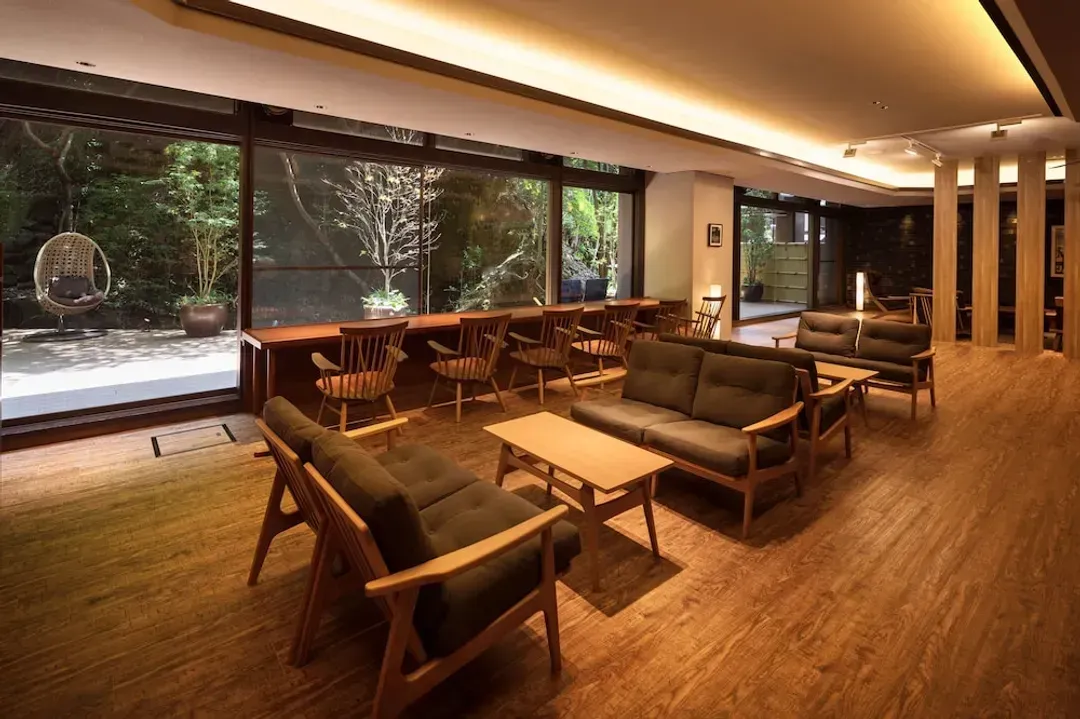Lobby lounge