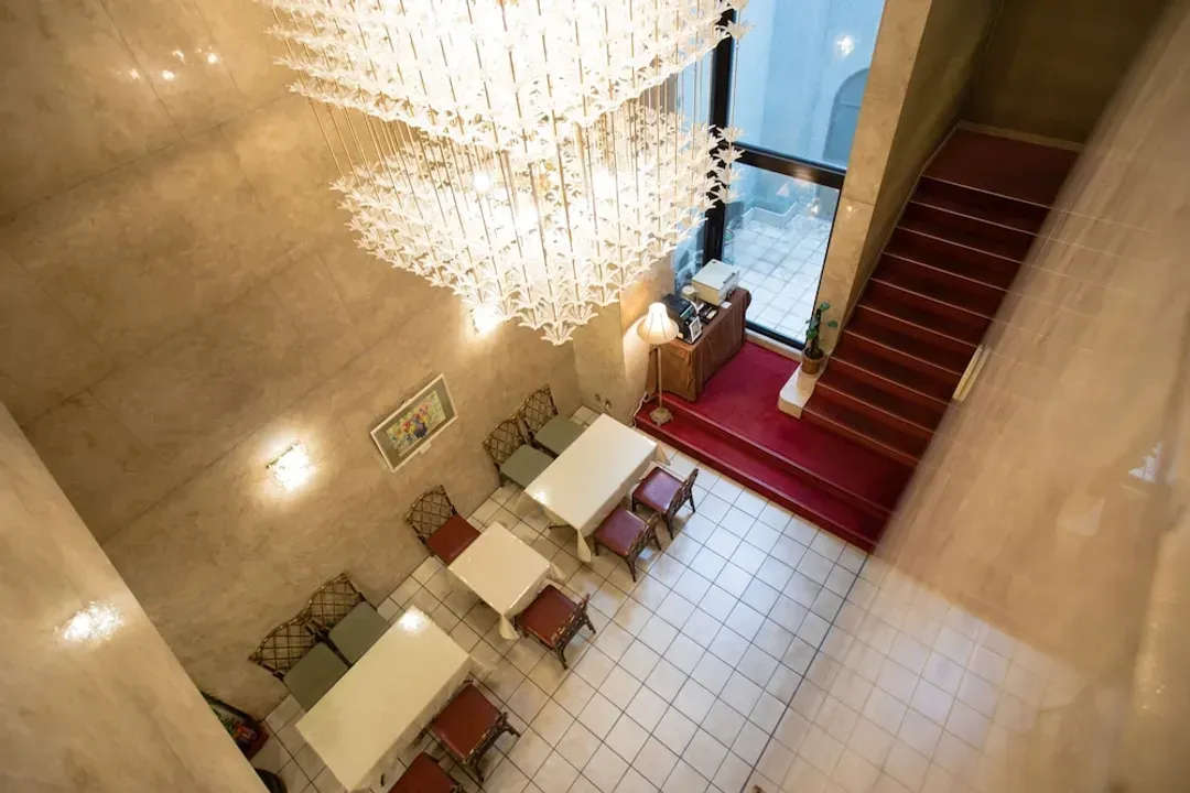 Lobby lounge
