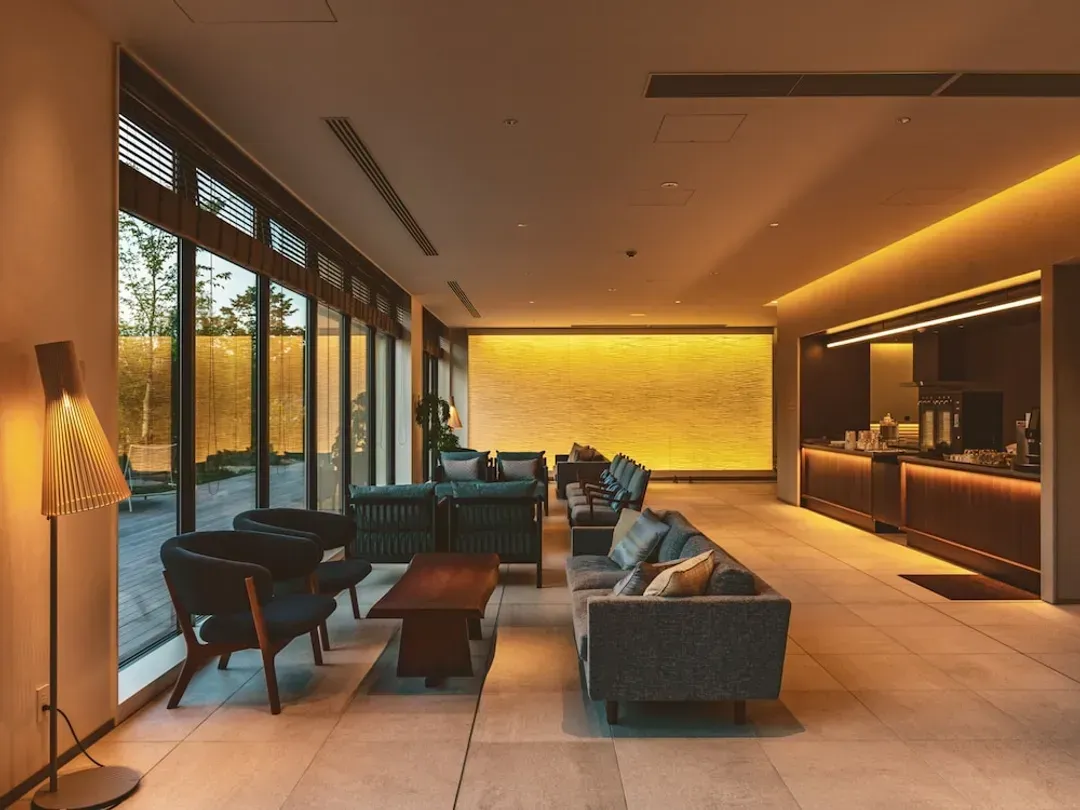 Lobby lounge