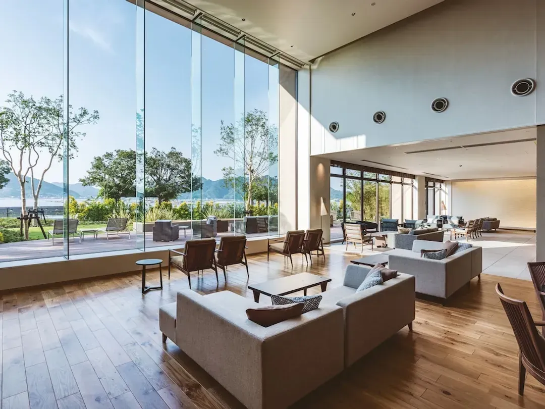Lobby lounge