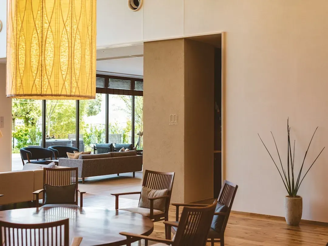Lobby lounge