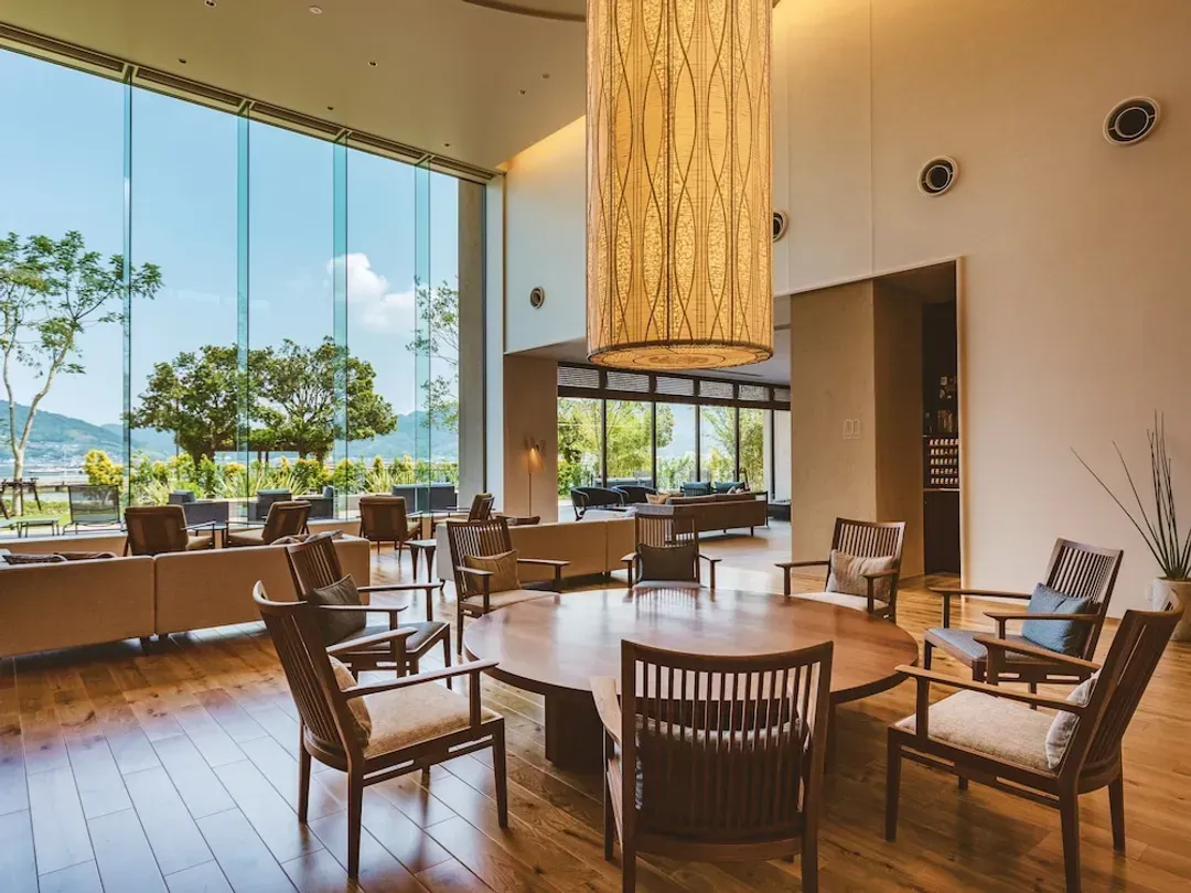Lobby lounge