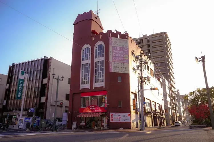 RED SUBMARINE - Hostel