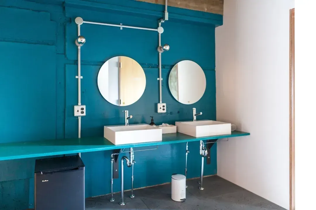 Bathroom sink