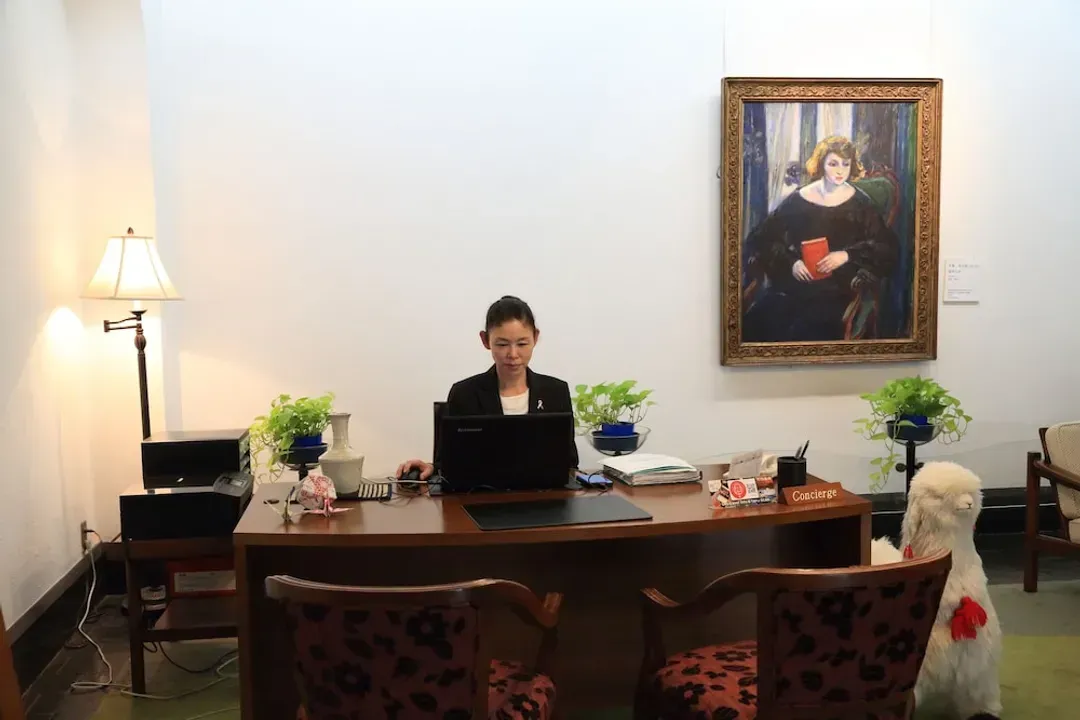 Concierge desk