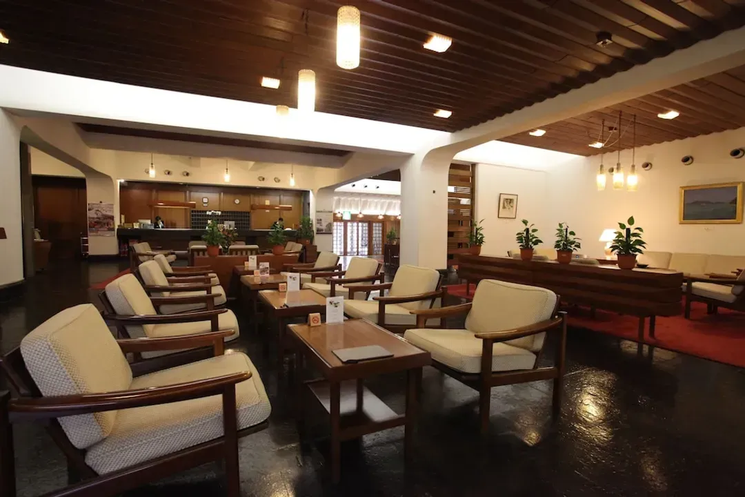 Lobby lounge