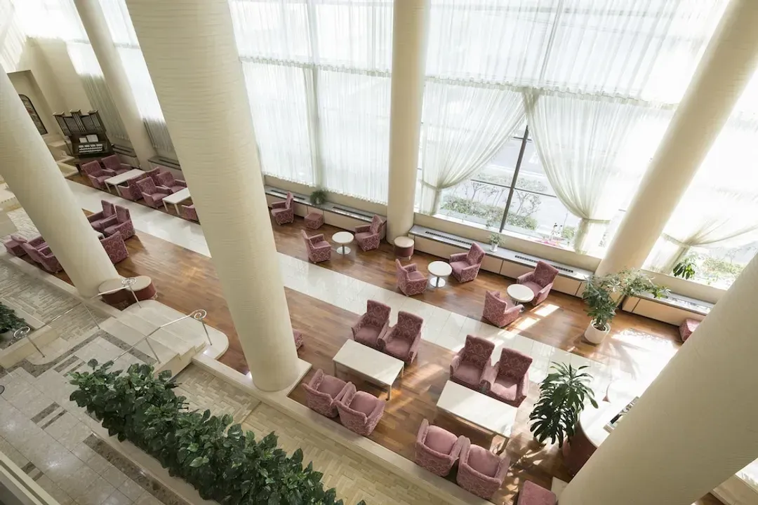 Lobby lounge
