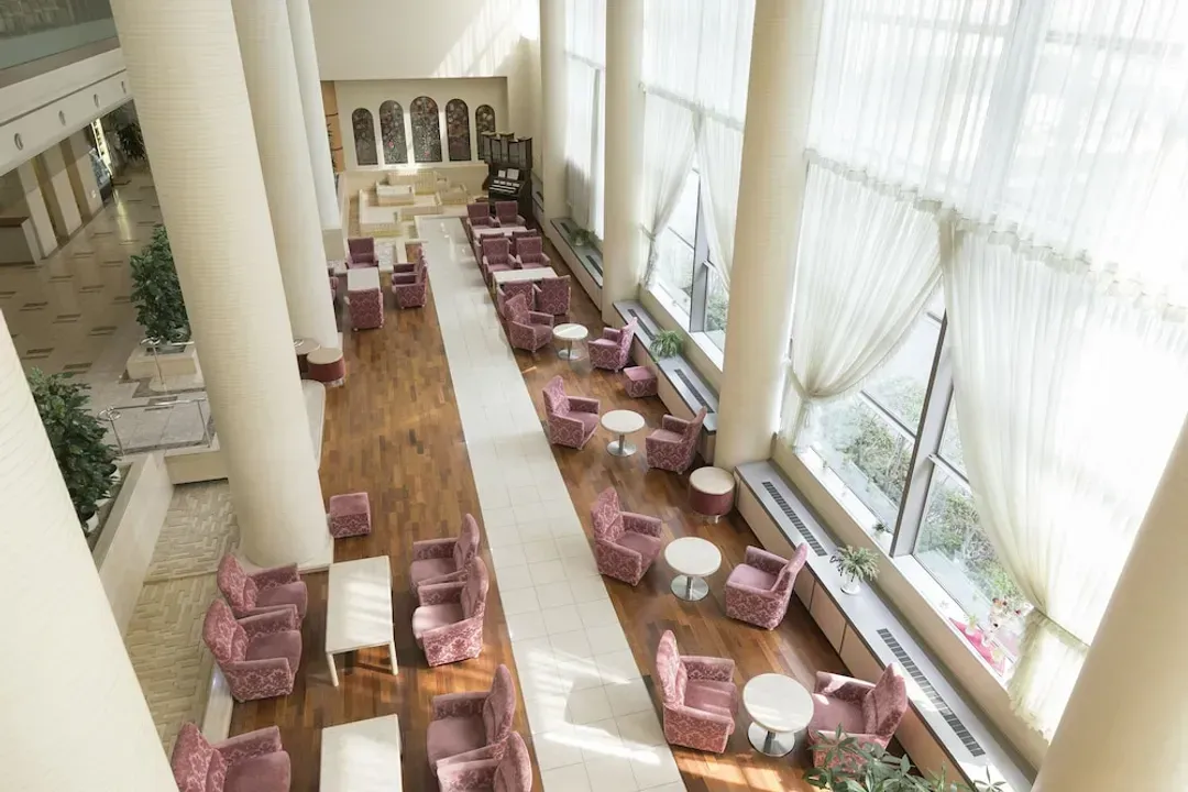 Lobby lounge