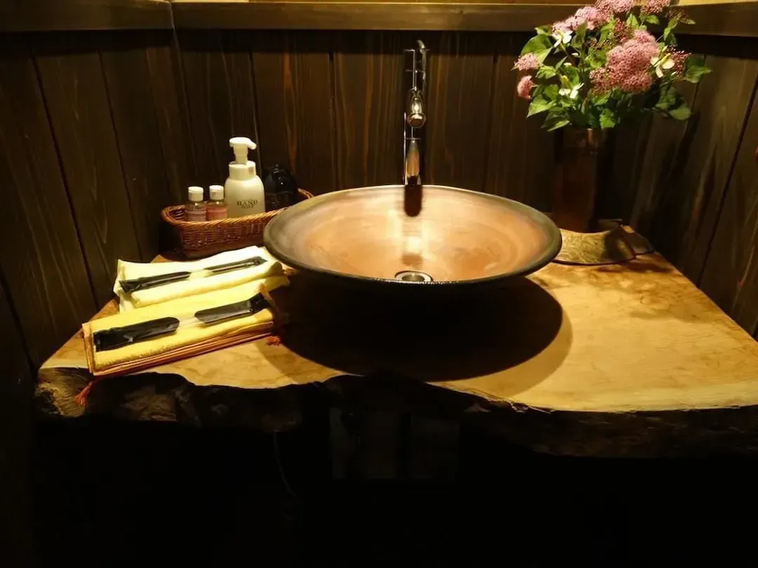Bathroom sink