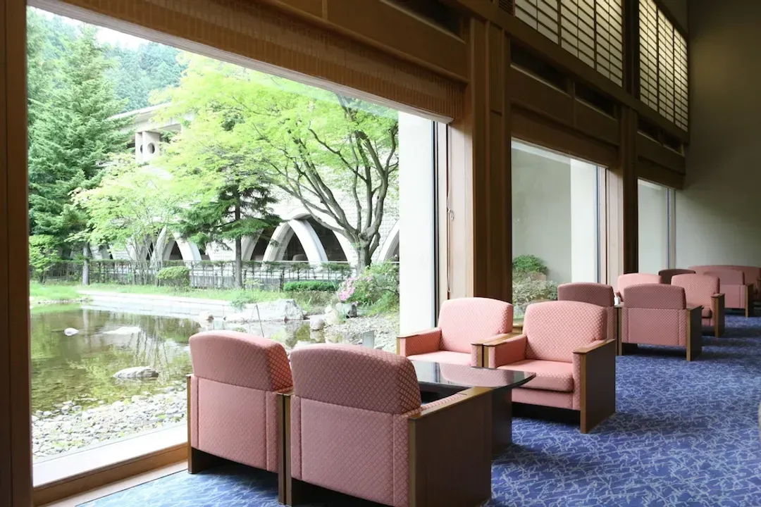 Lobby lounge
