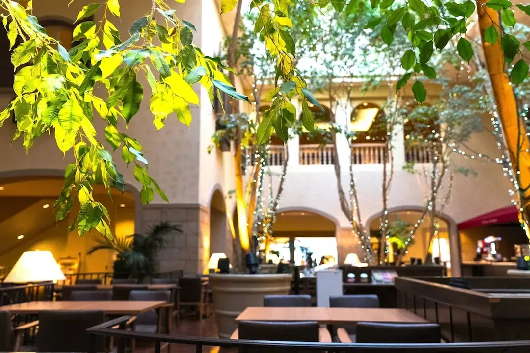 Lobby lounge