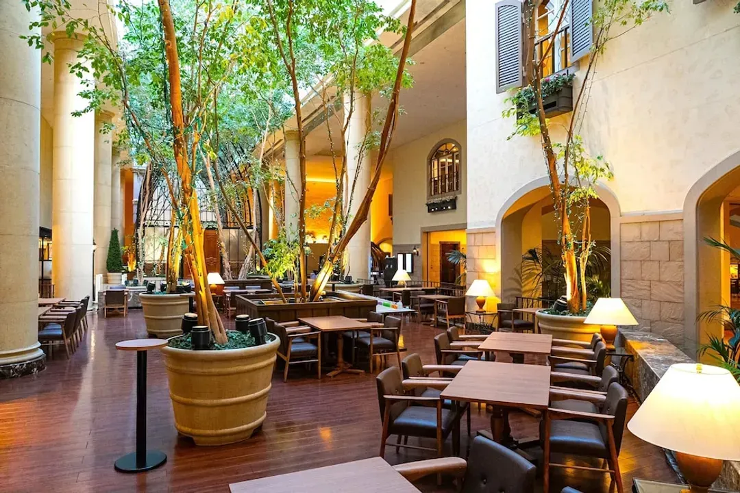 Lobby lounge