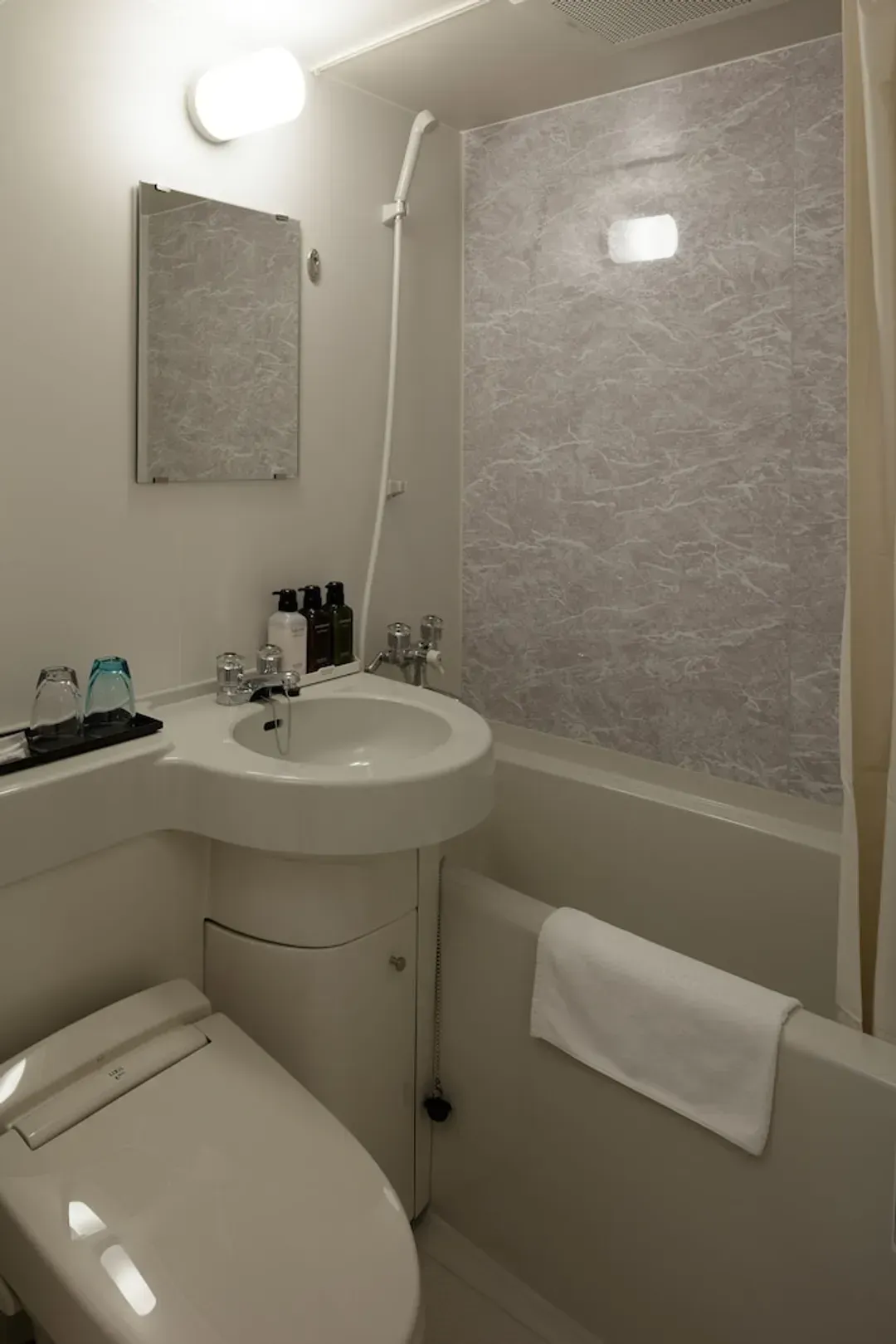 Bathroom amenities