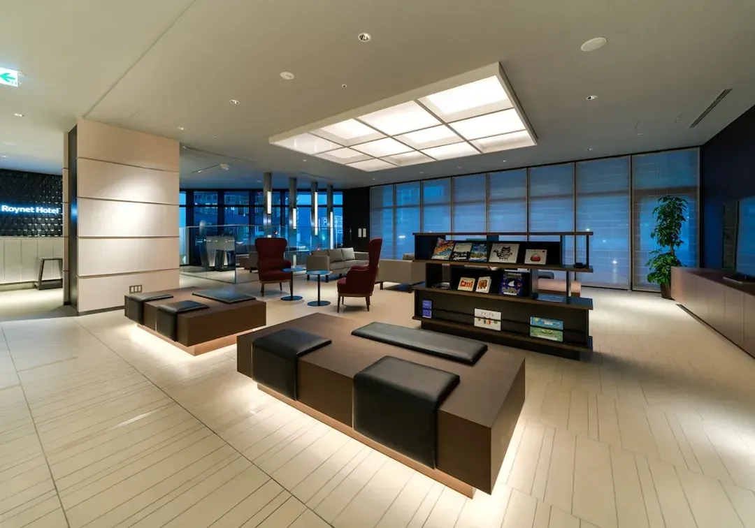 Lobby lounge