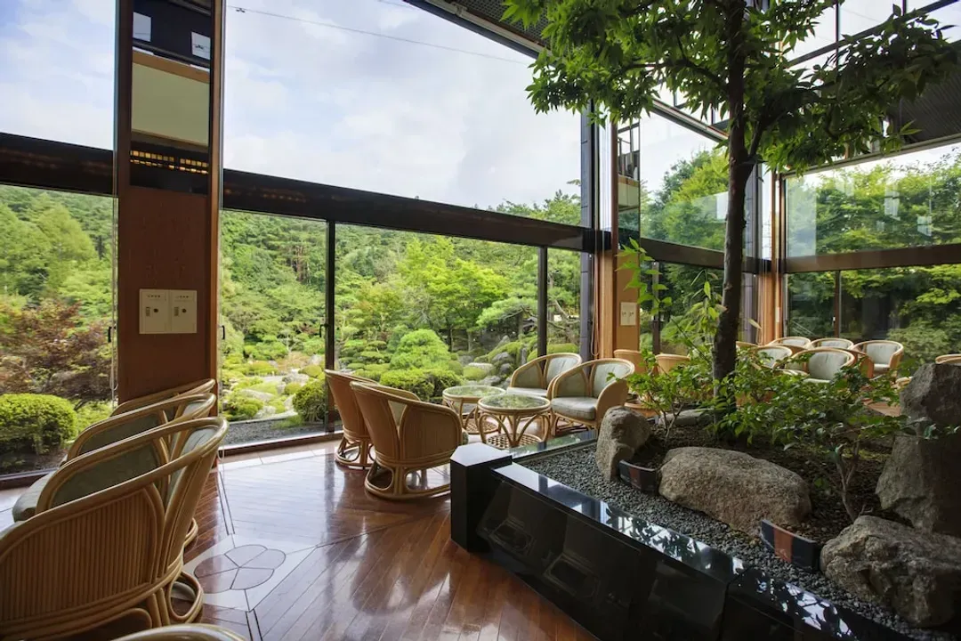 Lobby lounge