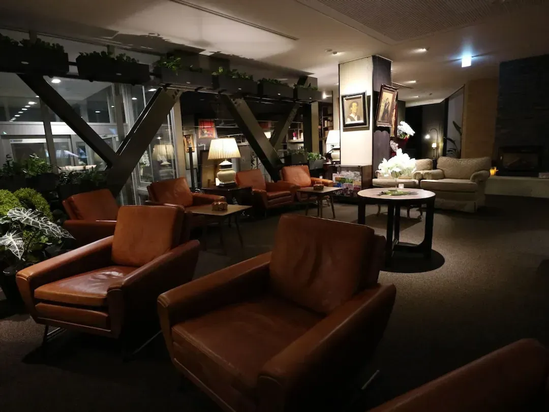 Lobby lounge