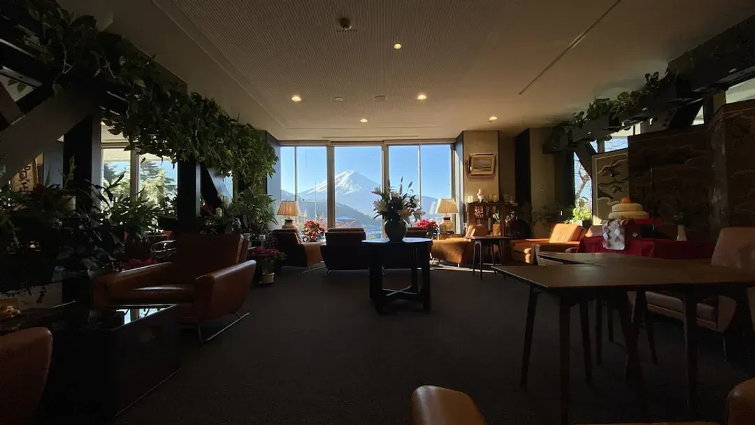Lobby lounge