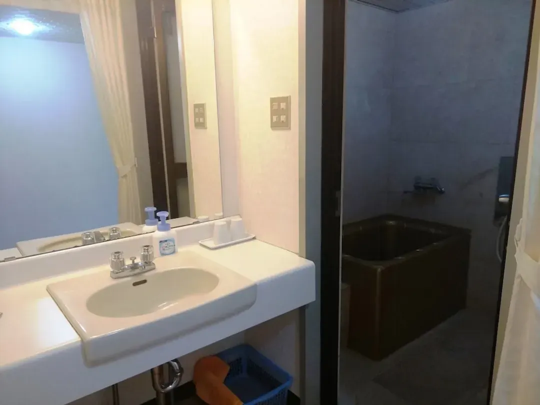 Bathroom amenities