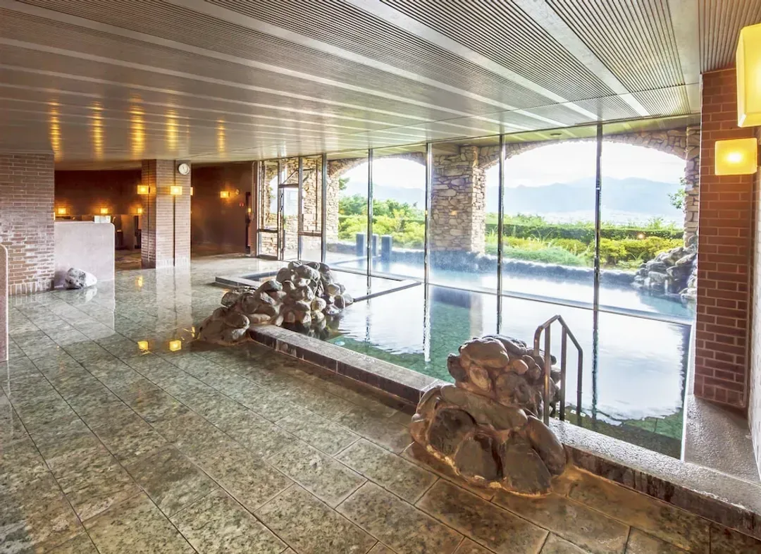 Indoor spa tub