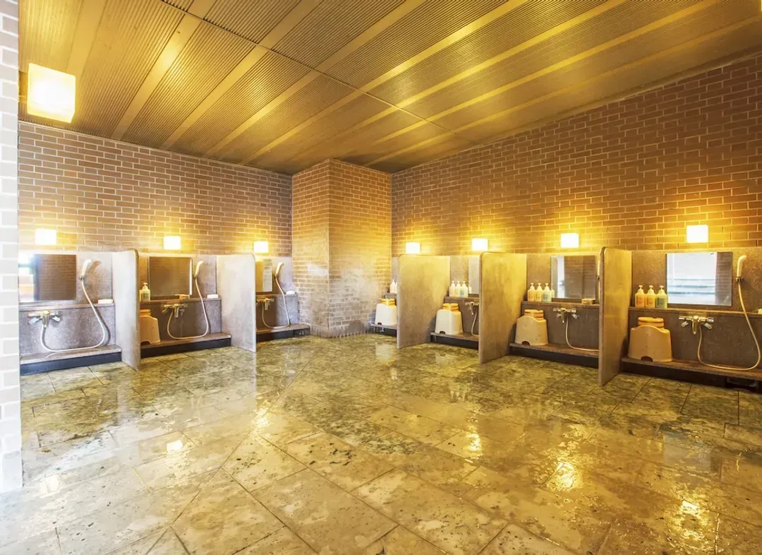 Indoor spa tub
