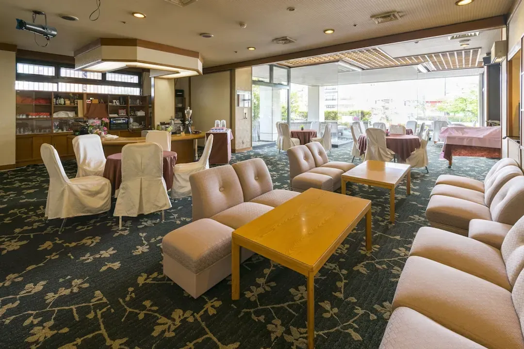 Lobby lounge