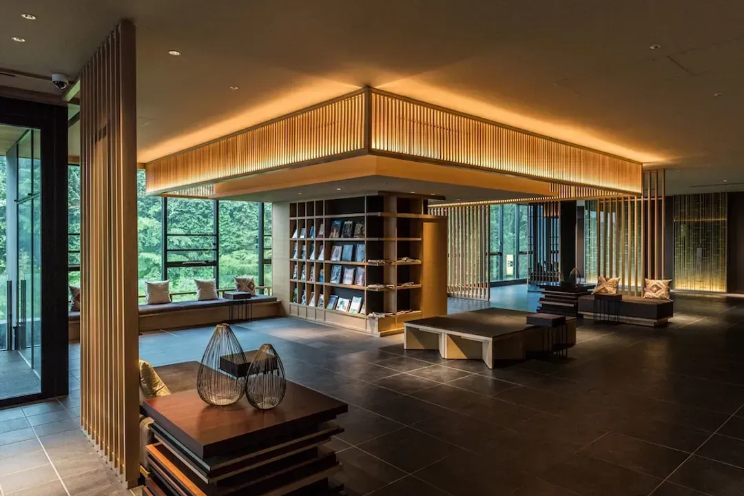 Lobby lounge